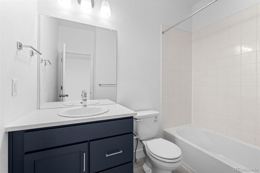 Spacious, unfurnished interior of a new home in , Denver (Image 5).