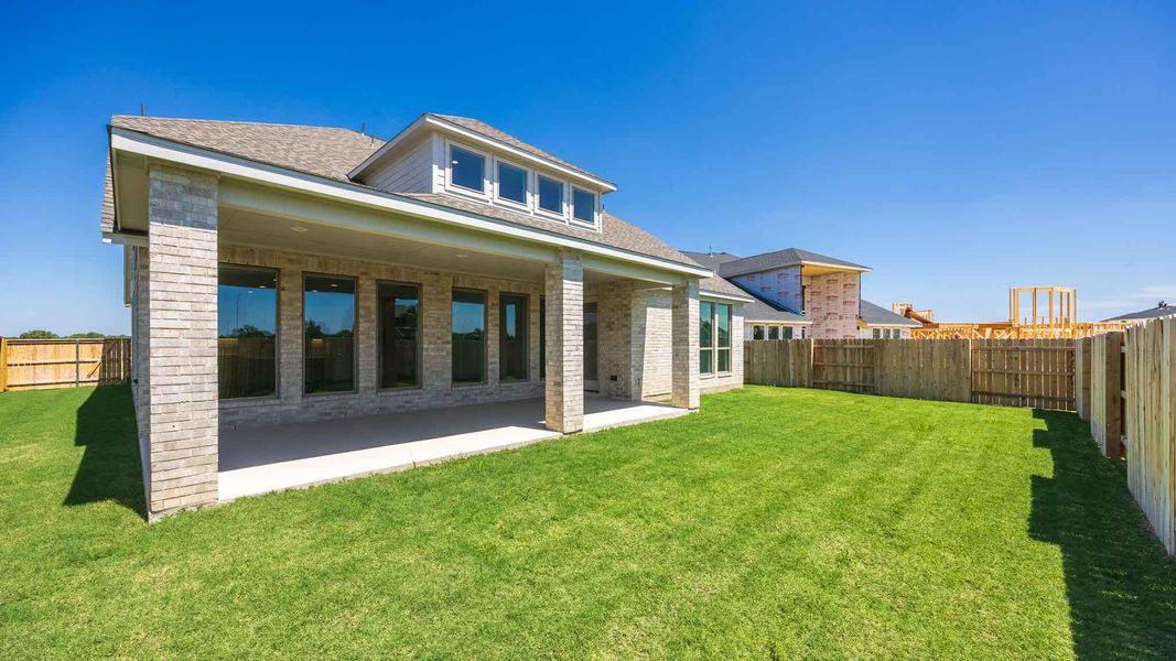 Exterior details and patio area of a home in Nolina, Georgetown (Image 3).