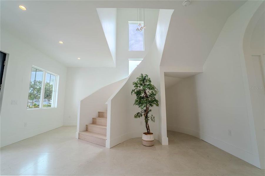 Spacious, unfurnished interior of a new home in , Tampa (Image 65).