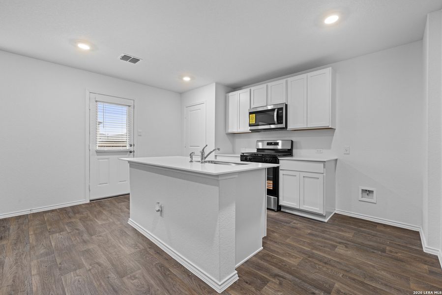 Furnished interior view inside a new home in Avenida, Converse (Image 5).