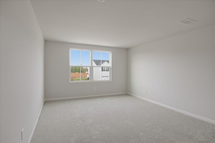Spacious, unfurnished interior of a new home in Canterbrook Farms, Fountain Inn (Image 21).