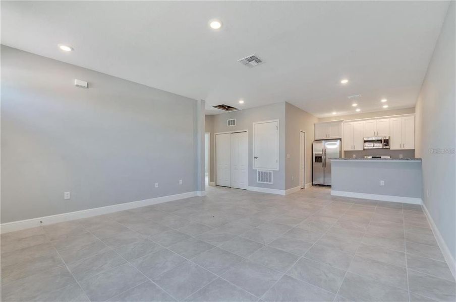 Spacious, unfurnished interior of a new home in , Kissimmee (Image 15).