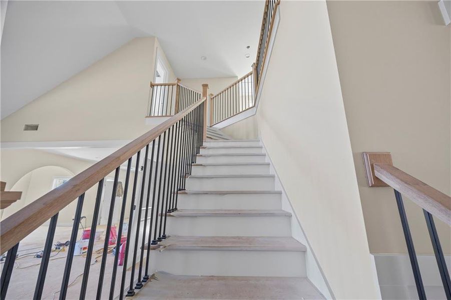 Spacious, unfurnished interior of a new home in , Monroe (Image 4).