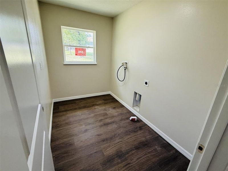 Spacious, unfurnished interior of a new home in , Weeki Wachee (Image 15).