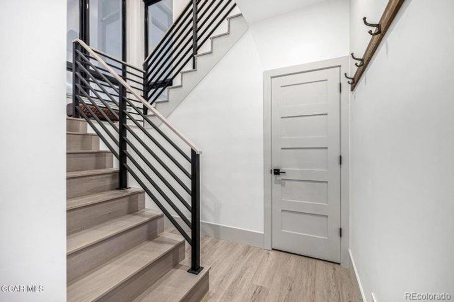 Spacious, unfurnished interior of a new home in , Granby (Image 21).