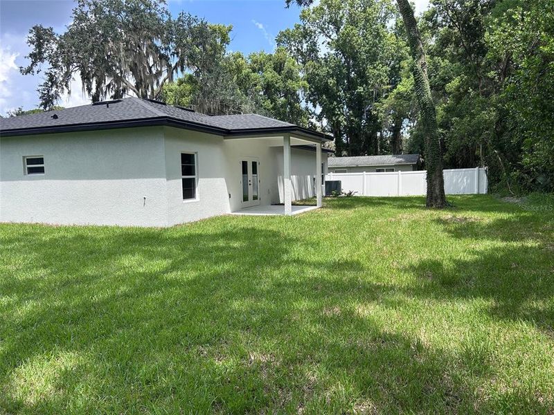 Exterior details and patio area of a home in , Oviedo (Image 9).