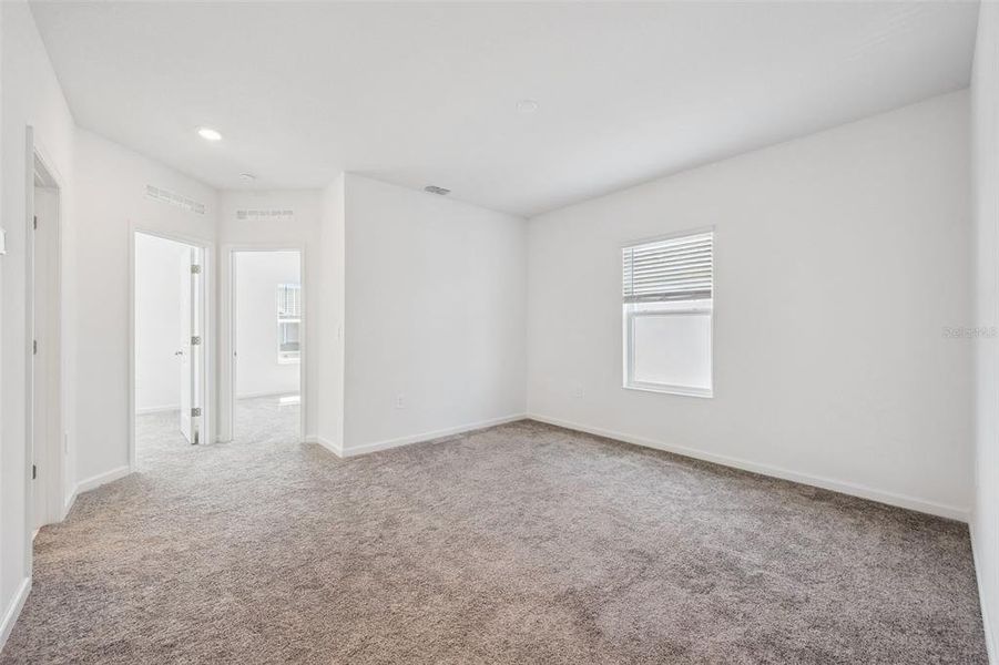 Spacious, unfurnished interior of a new home in , Davenport (Image 17).