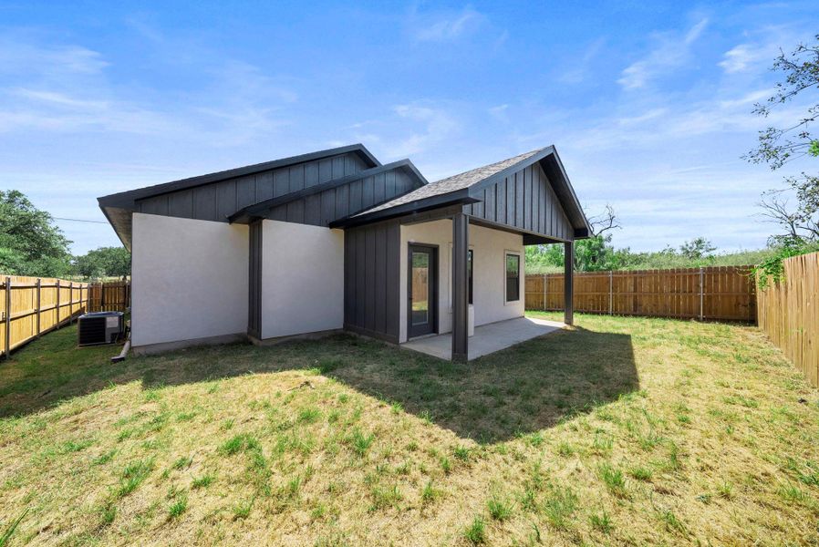 Exterior details and patio area of a home in , Granite Shoals (Image 3).