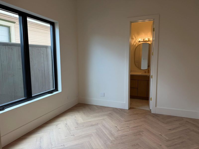 Spacious, unfurnished interior of a new home in , Houston (Image 25).