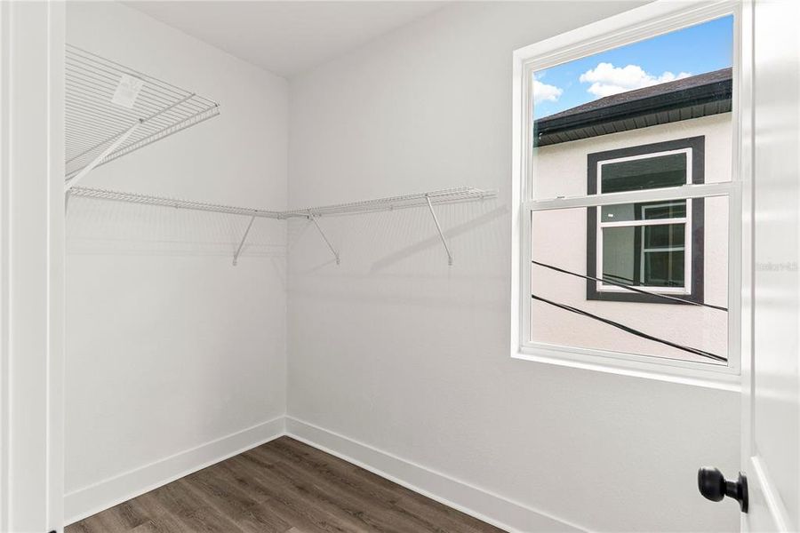 Spacious, unfurnished interior of a new home in , Tampa (Image 25).