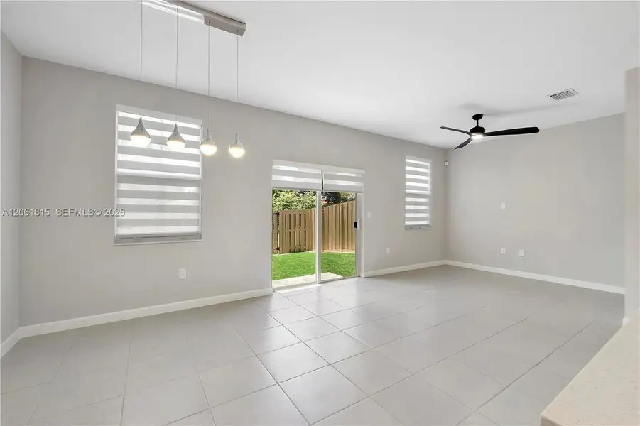 Spacious, unfurnished interior of a new home in , Coral Springs (Image 27).