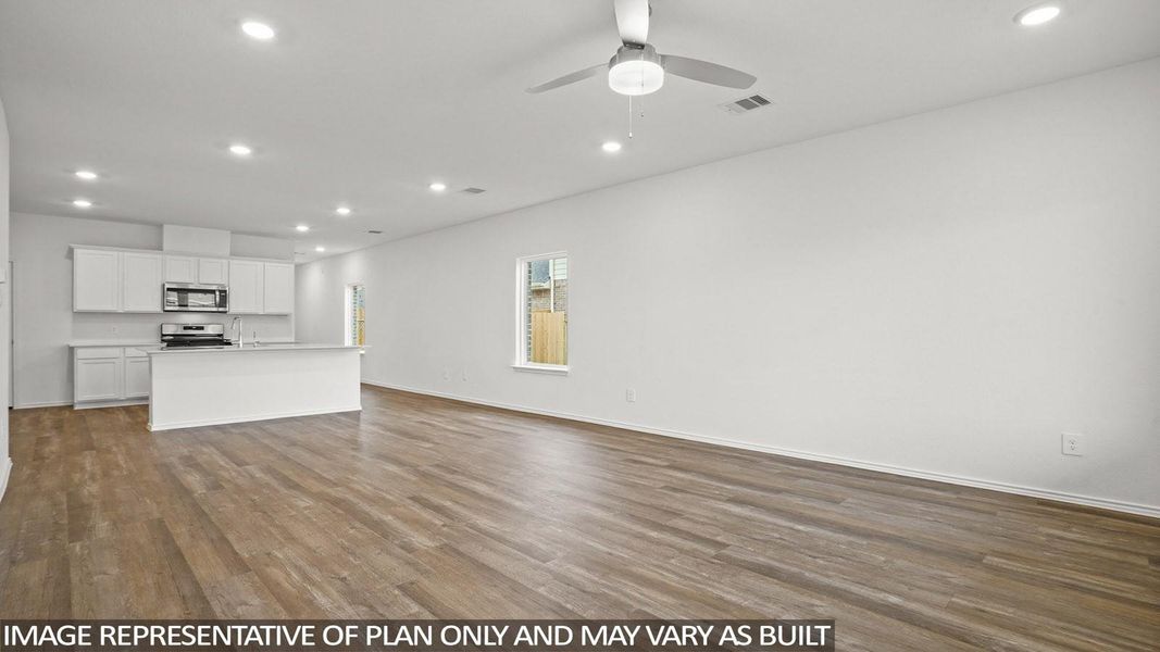 Spacious, unfurnished interior of a new home in Cypress Green, Tomball (Image 12).