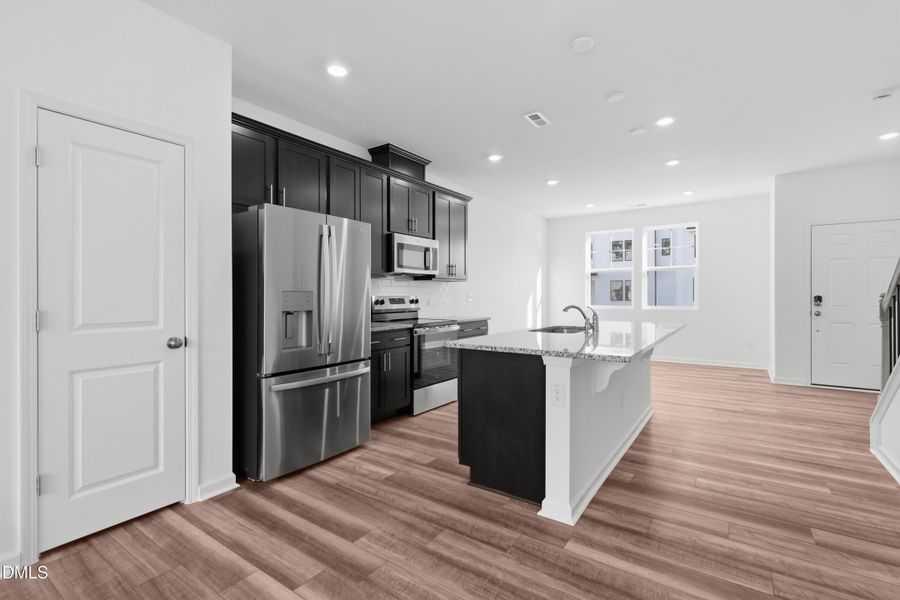 SUN_ElmGrove_Pic_Jackson_QMI_22_Kitchen_