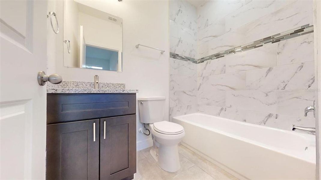 Furnished interior view inside a new home in , Dunnellon (Image 10).