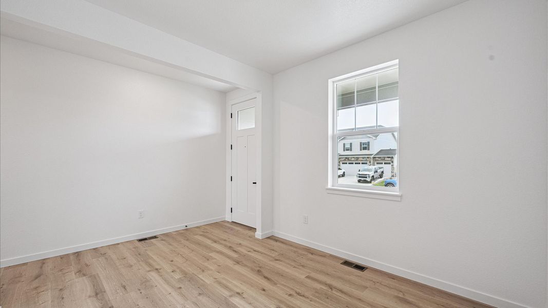 Spacious, unfurnished interior of a new home in Silver Peaks, Lochbuie (Image 12). Spacious, unfurnished interior of a new home in Silver Peaks, Lochbuie (Image 12).