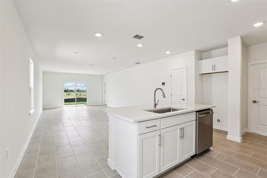 Furnished interior view inside a new home in Willowbrook North, Winter Haven (Image 4). Furnished interior view inside a new home in Willowbrook North, Winter Haven (Image 4).