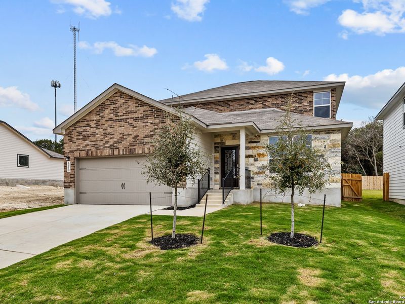 Image 35 of a home in Royal Crest.