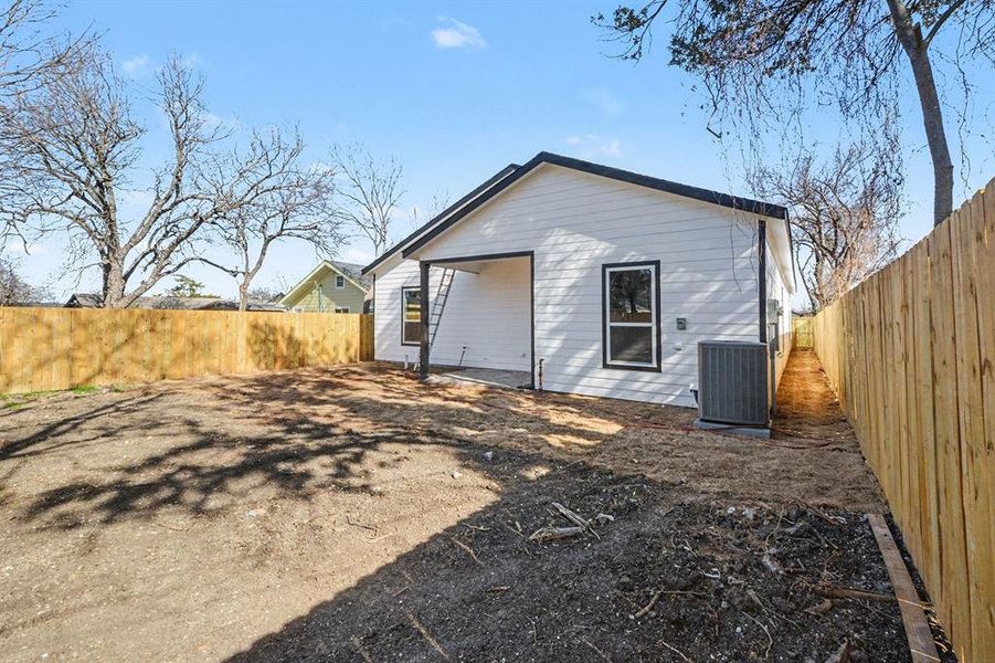 Exterior details and patio area of a home in , Dallas (Image 20).