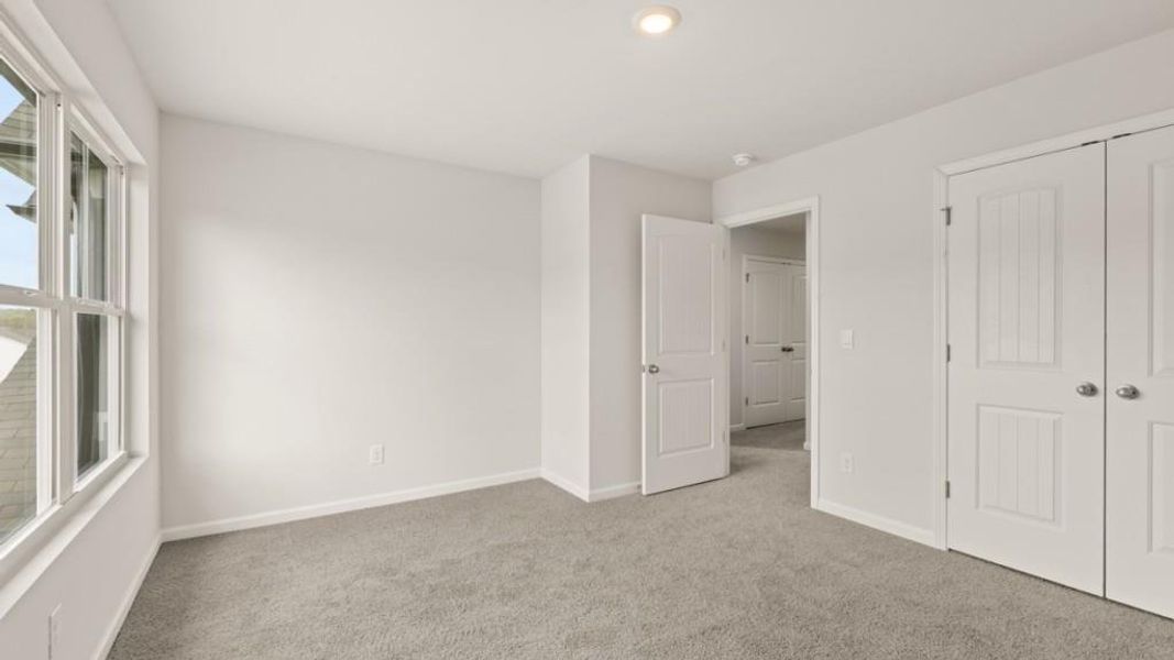 Spacious, unfurnished interior of a new home in Thompson Ridge, Dallas (Image 21).