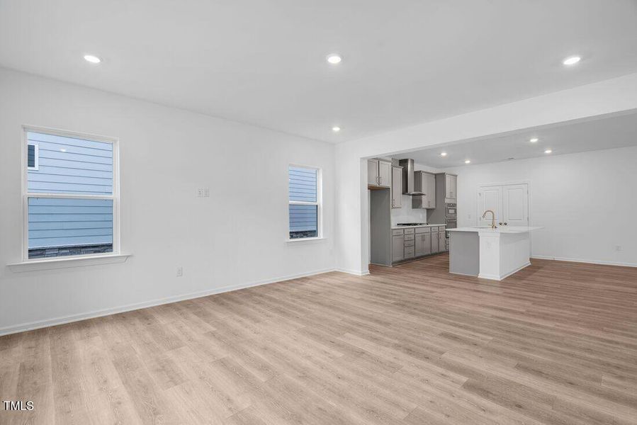 silverstone-tv-lounge-to-kitchen