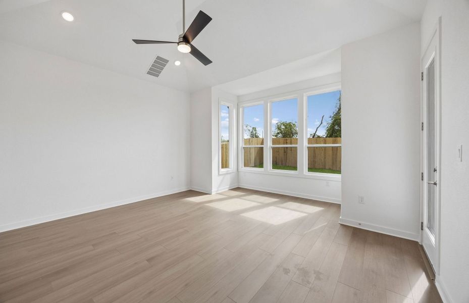 Spacious, unfurnished interior of a new home in Kuempel Farms, Pflugerville (Image 26).