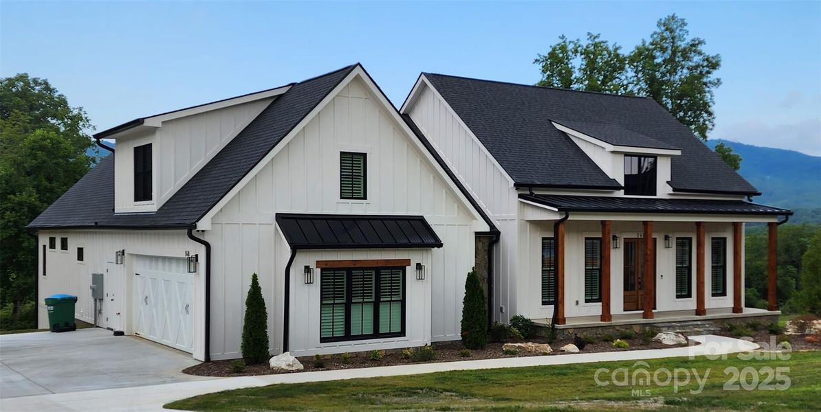 Side entrance garage. Similar photo.