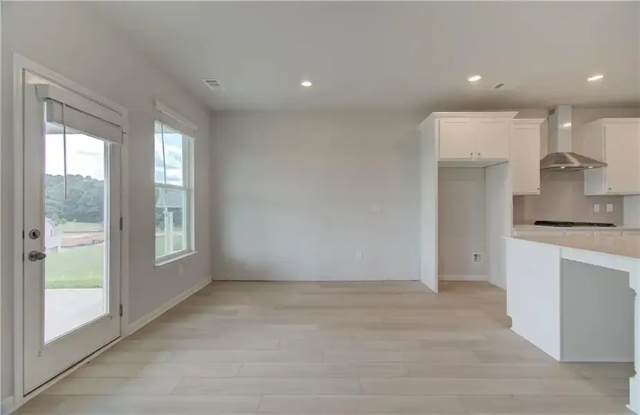 Spacious, unfurnished interior of a new home in Grandview at Millers Mill, Stockbridge (Image 11).