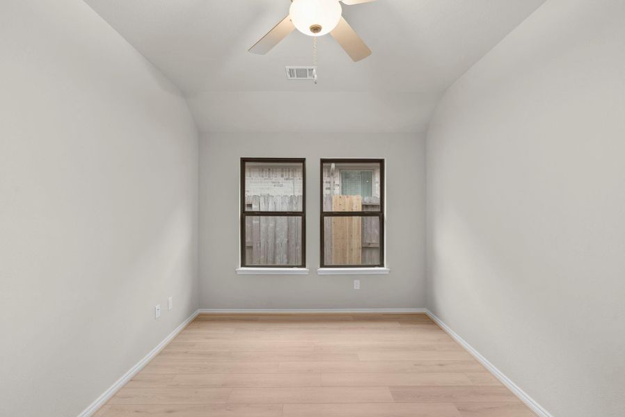 Spacious, unfurnished interior of a new home in The Highlands 45', Porter (Image 26).