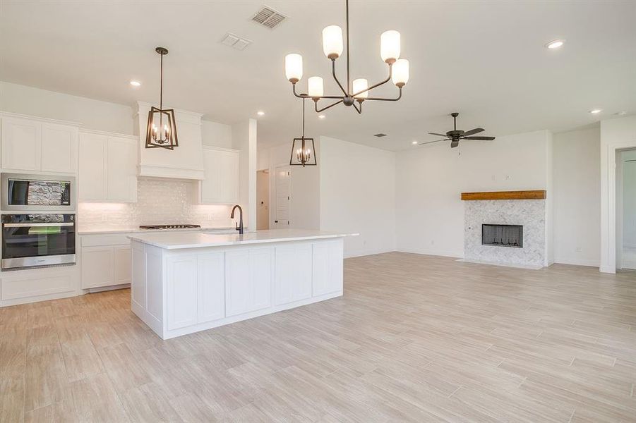 Furnished interior view inside a new home in Whitestone Crest, Benbrook (Image 17).