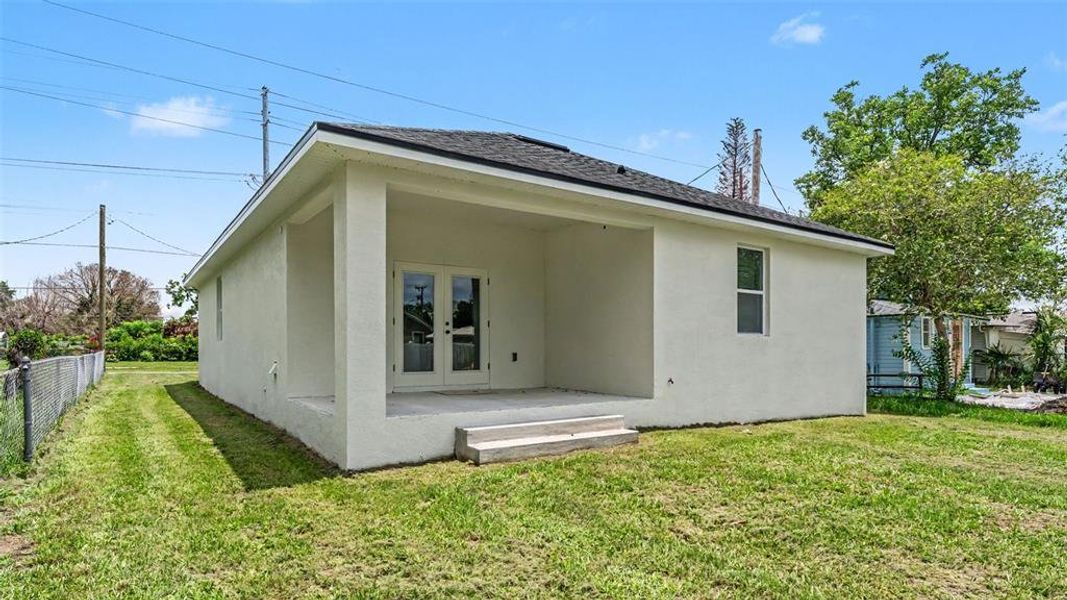 Exterior details and patio area of a home in , Lakeland (Image 4).