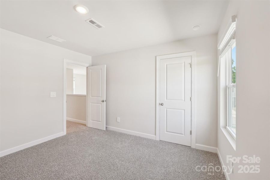 Spacious, unfurnished interior of a new home in Walnut Reserve, Conover (Image 18).