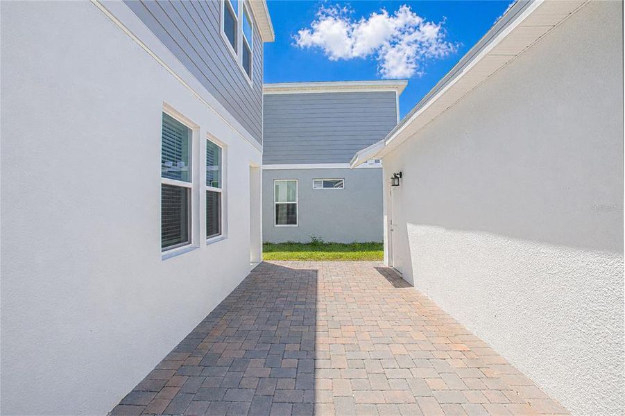 Exterior details and patio area of a home in Tohoqua, Kissimmee (Image 21).