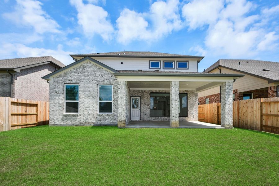 Explore the expansive backyard with its inviting covered patio—a perfect blend of space for the kids to play and adults to unwind. Ideal for creating your outdoor oasis, this backyard accommodates patio furniture, a BBQ pit, and endless possibilities for leisure and entertainment.