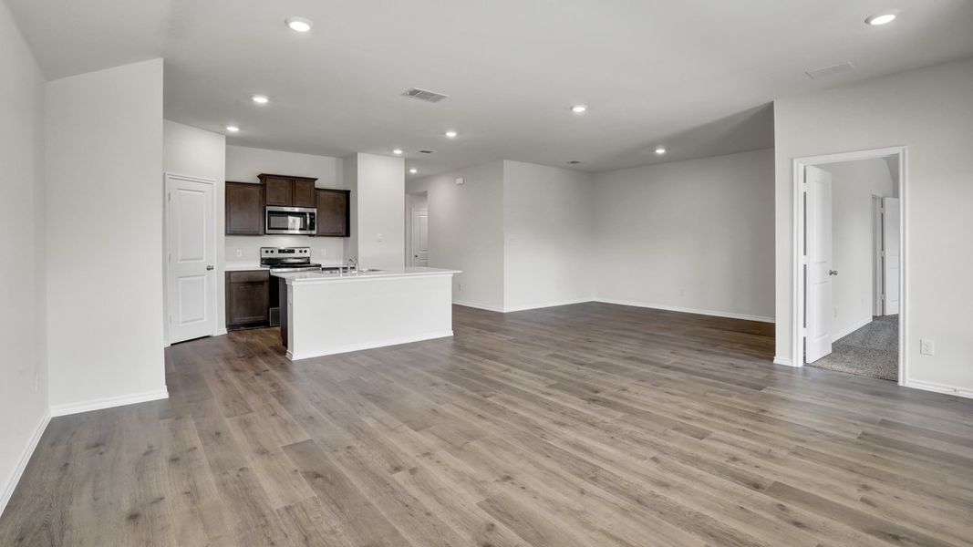 Spacious, unfurnished interior of a new home in Riverfield, Josephine (Image 25).