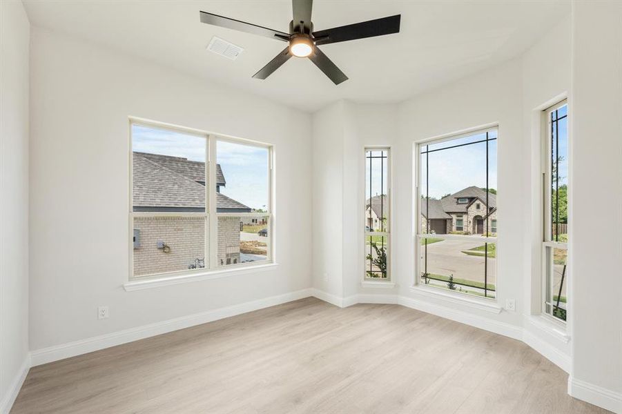 Spacious, unfurnished interior of a new home in Sunset Ridge, Alvarado (Image 27).