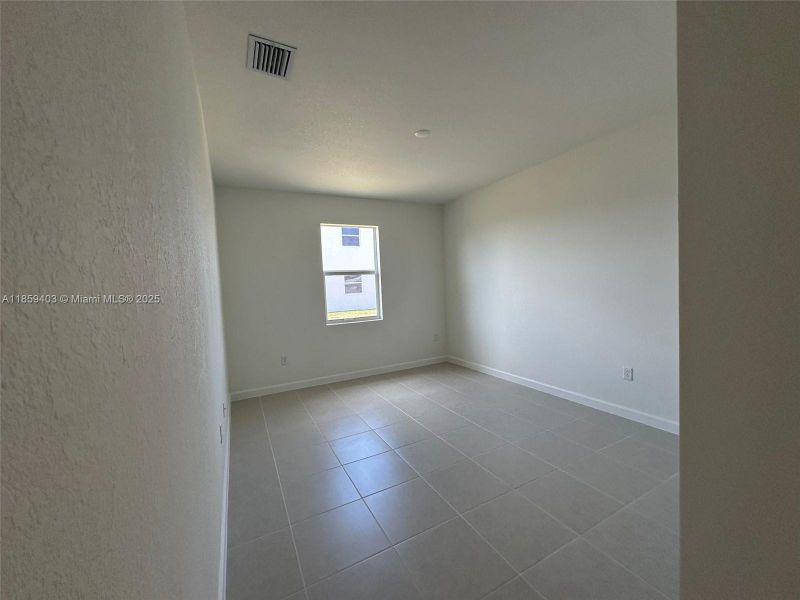 Spacious, unfurnished interior of a new home in Hawthorne at Galiano Pointe, Miami (Image 18).