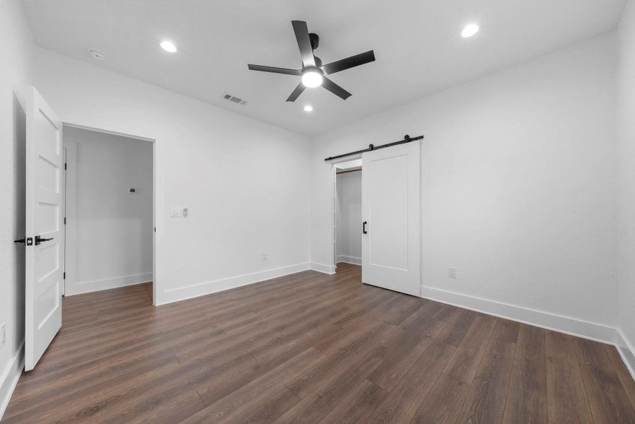 Spacious, unfurnished interior of a new home in , Granite Shoals (Image 27).