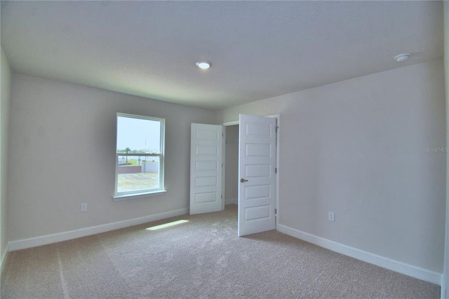 Spacious, unfurnished interior of a new home in Lake Juliana Estates, Auburndale (Image 27).