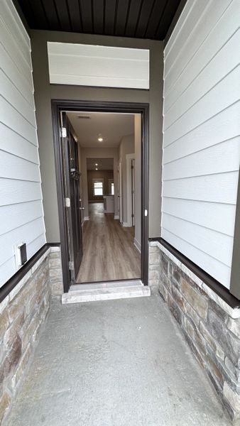 Exterior details and patio area of a home in Veterans Cove, Murfreesboro (Image 3).