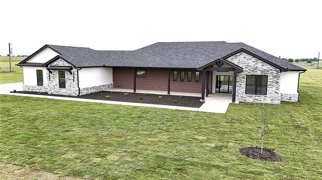 Exterior details and patio area of a home in , Crawford (Image 25).