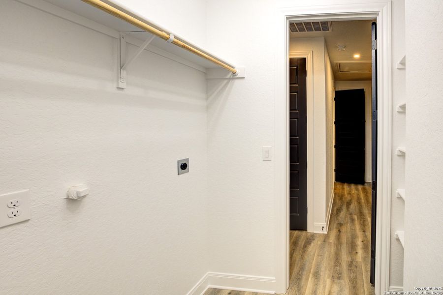 Spacious, unfurnished interior of a new home in , Wimberley (Image 26).