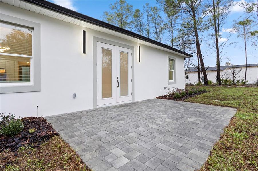 Exterior details and patio area of a home in , Eustis (Image 4).