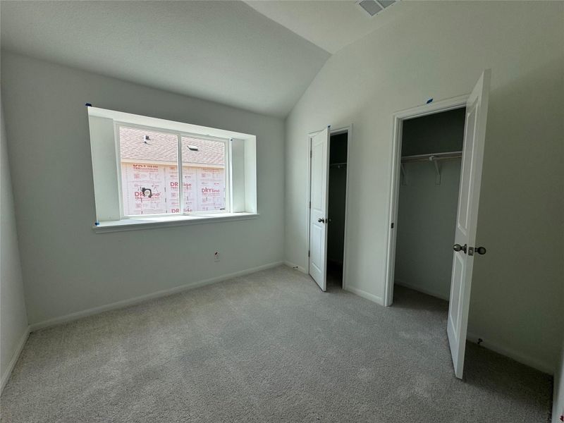 Spacious, unfurnished interior of a new home in Village at Three Oaks, Seguin (Image 12).