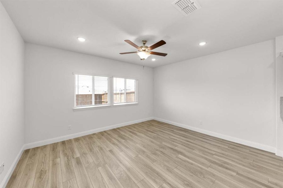 Spacious, unfurnished interior of a new home in Town Park, Princeton (Image 12).