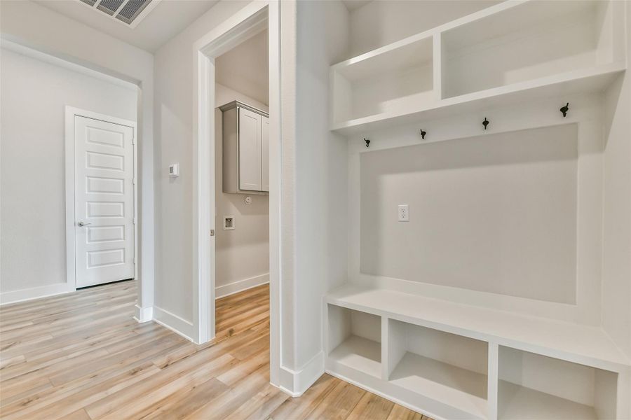 Spacious, unfurnished interior of a new home in , Texas City (Image 24).