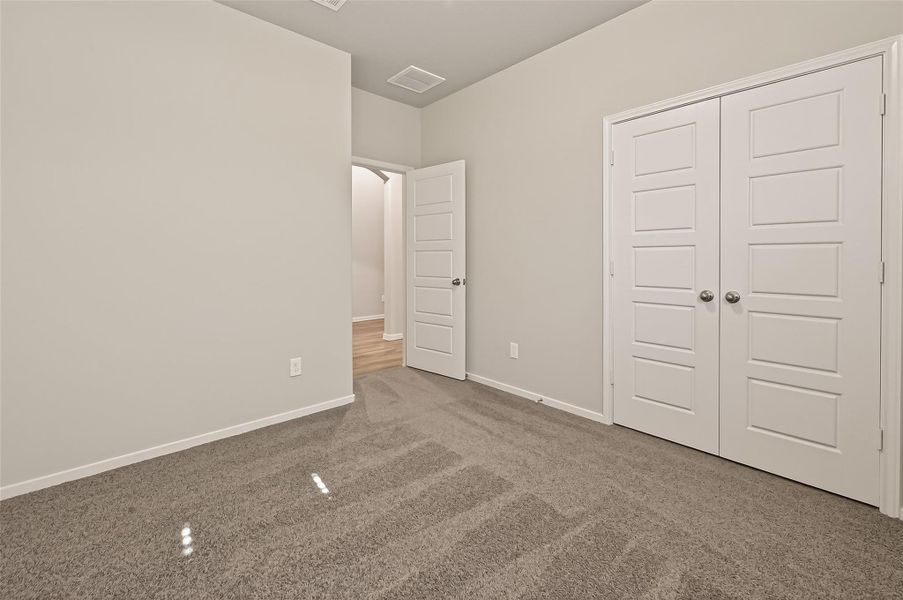 Spacious, unfurnished interior of a new home in Lago Mar, Texas City (Image 29).