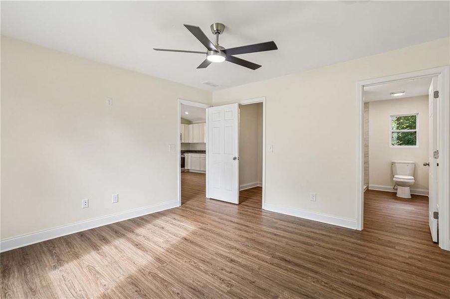 Spacious, unfurnished interior of a new home in , Jasper (Image 13).