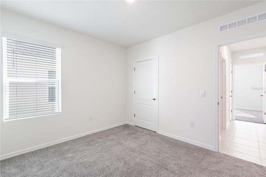 Spacious, unfurnished interior of a new home in Magnolia Pointe, Umatilla (Image 22).