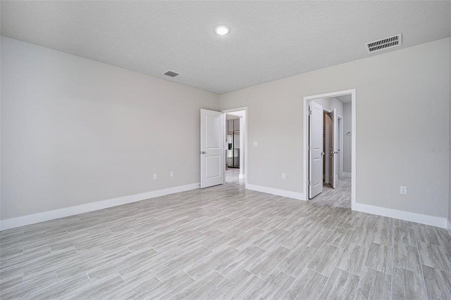 Spacious, unfurnished interior of a new home in , Palm Coast (Image 6).