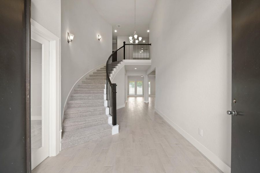 Spacious, unfurnished interior of a new home in Morton Creek Ranch, Katy (Image 23).